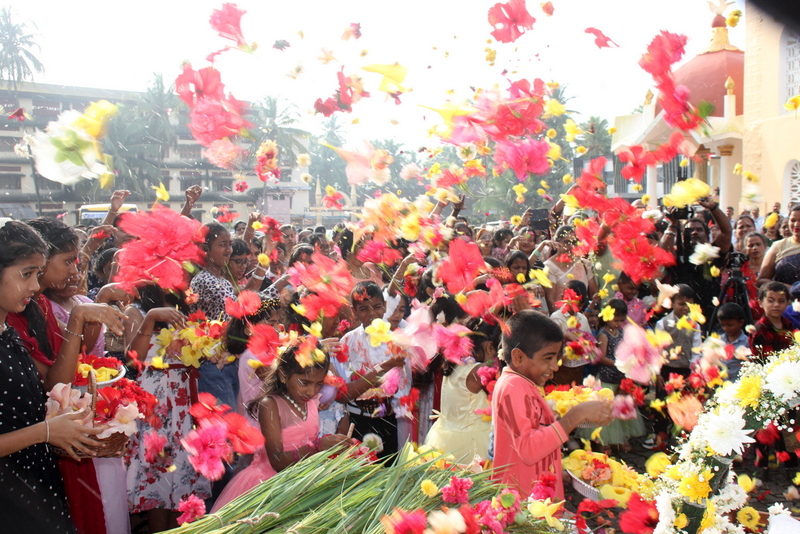 Milagres Cathedral, Kallianpur celebrates Monthi Fest - Flower Showering