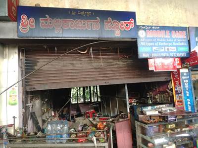 Due to fire two shops burns down at Udupi Service Bus Stand, heavy losses due to the fire