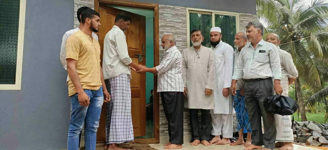 Jamaat-e-Islami Hind Thonse - Hoode builts a house for a financially weak family Jamaat-e-Islami Hind Thonse - Hoode builts a house for a financially weak family
