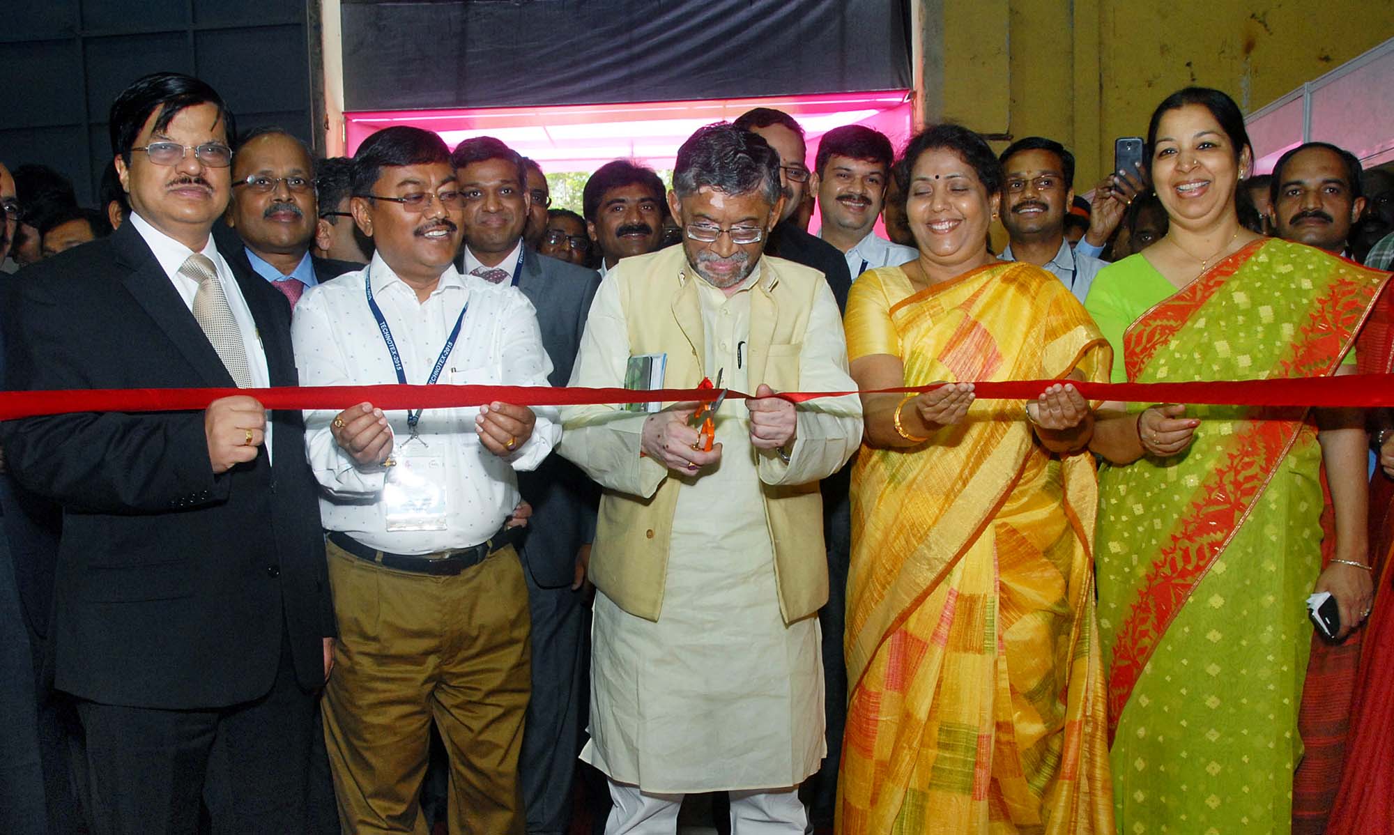 Shri Santosh Kumar Gangwar, MOS for Textiles inaugurating â€œTECHNOTEX 2015â€ exhibition in Mumbai.