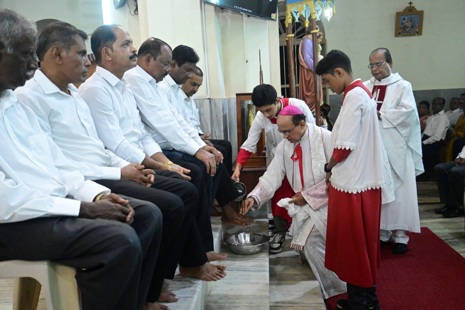 Milagres Cathedral, Kallianpur observes Maundy Thursday with great devotion and solemnity