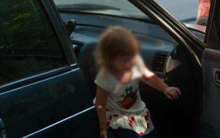 10-year-old ’dwarf’ drives toddler sister in parents’ car