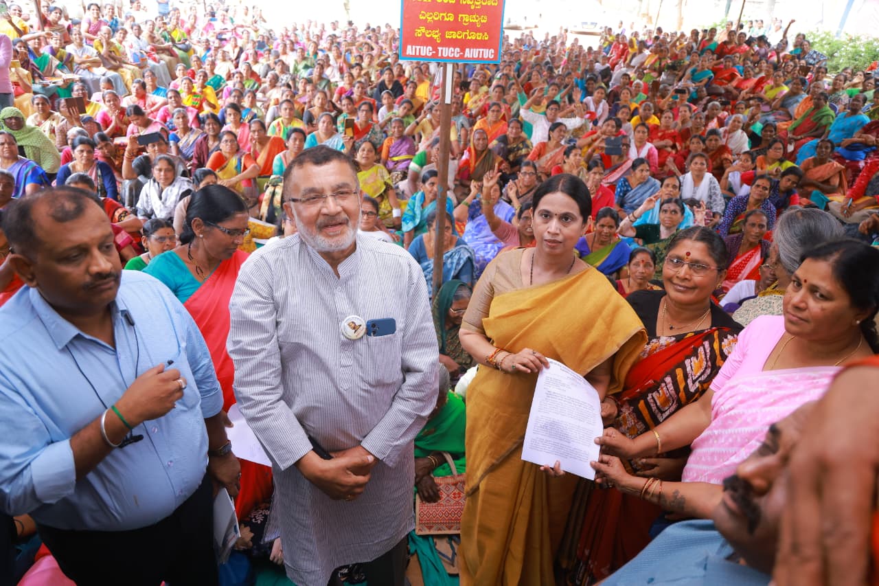 Gratuity issues of Anganwadi workers and helpers will be resolved soon: Laxmi Hebbalkar Gratuity issues of Anganwadi workers and helpers will be resolved soon: Laxmi Hebbalkar