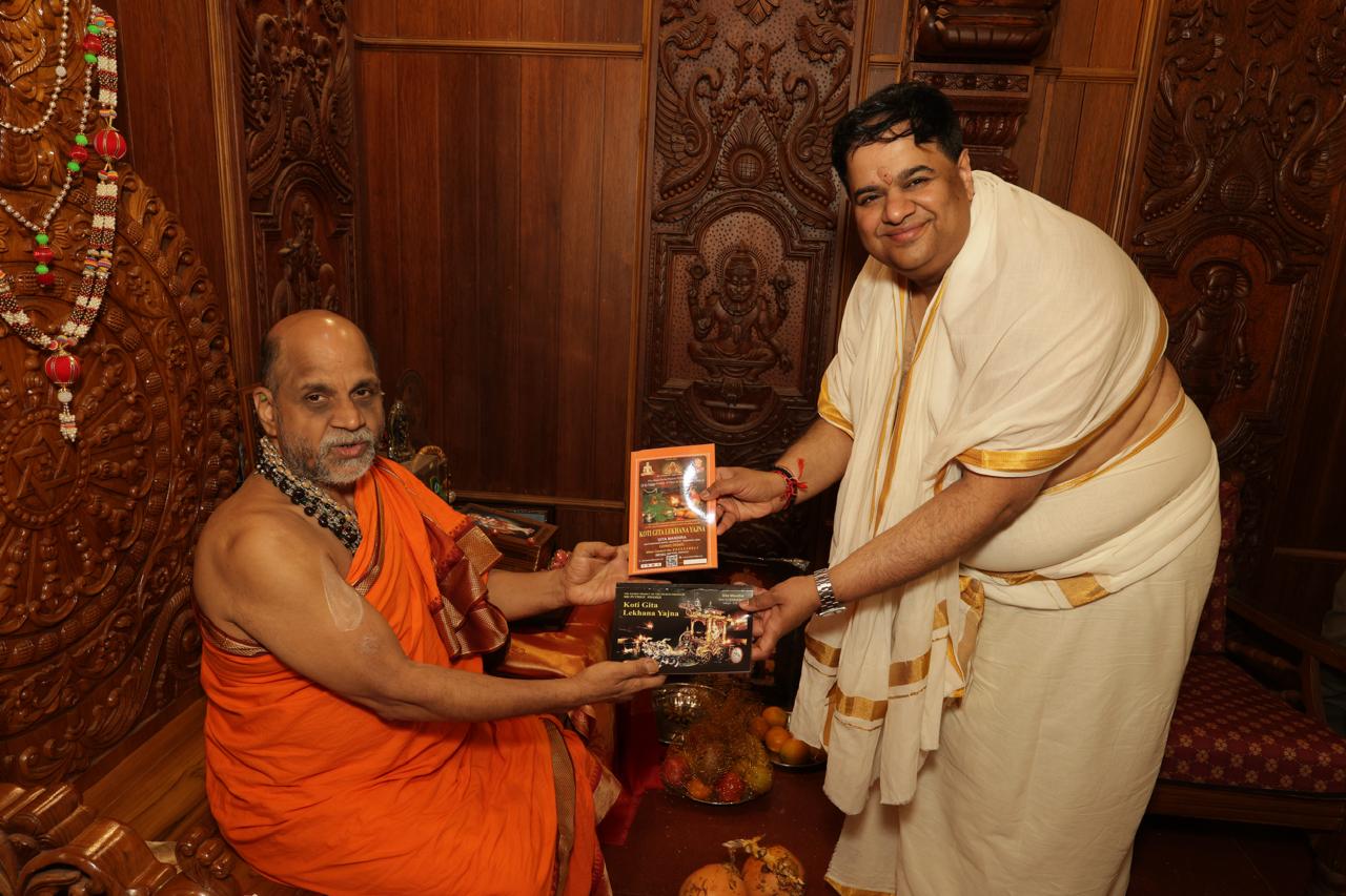 ಪುತ್ತಿಗೆ ಶ್ರೀಗಳನ್ನು ಭೇಟಿಯಾದ ಐಯ್ಯರ್ ಪುತ್ತಿಗೆ ಶ್ರೀಗಳನ್ನು ಭೇಟಿಯಾದ ಐಯ್ಯರ್