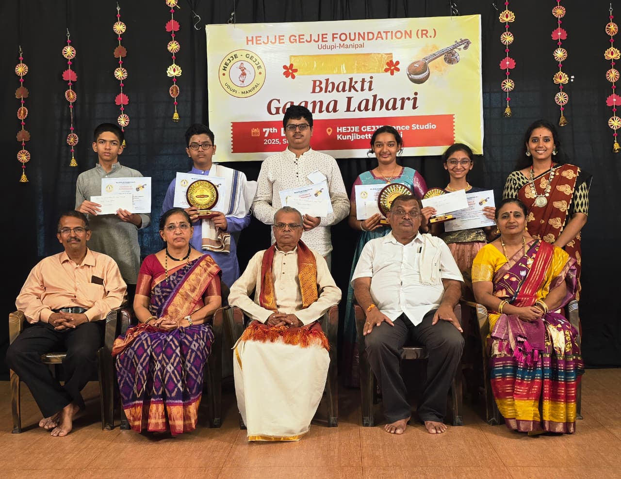 ಅತ್ಯಂತ ಯಶಸ್ವಿಯಾಗಿ ನಡೆದ ಹೆಜ್ಜೆ-ಗೆಜ್ಜೆಯ ರಾಷ್ಟ್ರಮಟ್ಟದ ಭಕ್ತಿ ಗಾನ ಲಹರಿ ಸ್ಪರ್ಧೆ ಅತ್ಯಂತ ಯಶಸ್ವಿಯಾಗಿ ನಡೆದ ಹೆಜ್ಜೆ-ಗೆಜ್ಜೆಯ ರಾಷ್ಟ್ರಮಟ್ಟದ ಭಕ್ತಿ ಗಾನ ಲಹರಿ ಸ್ಪರ್ಧೆ