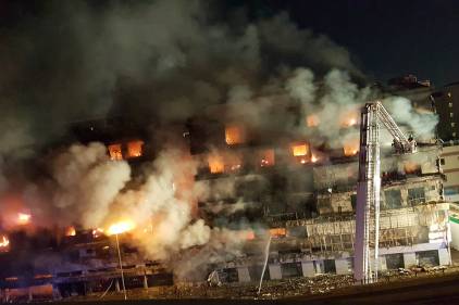 Fire hits Dubai building