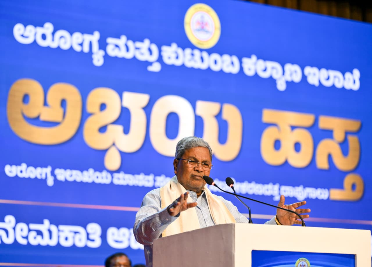 Serve humanity irrespective of caste, creed: Siddaramaiah to health workers Serve humanity irrespective of caste, creed: Siddaramaiah to health workers