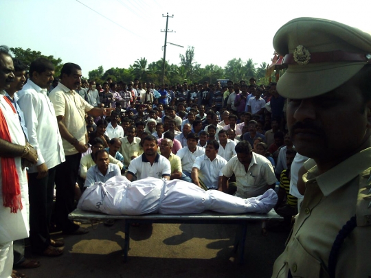 People stage protest along with dead body of BJP leader