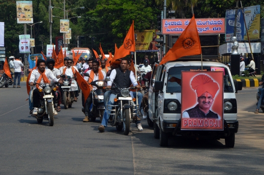 Sri Ram Sene holds bike rally, separate rules for Sri Ram Sene activists..?