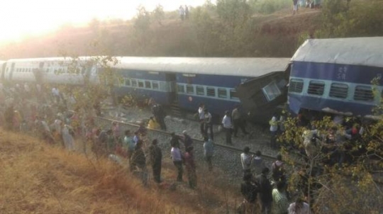 Train derails near Bengaluru, 12 dead