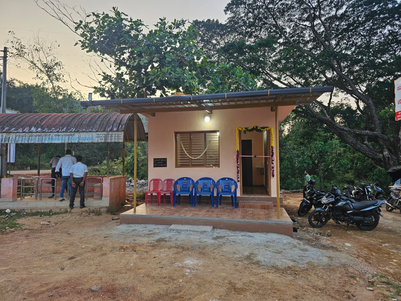 ಕಾಂತಾವರ ಗ್ರಾಮದ ಬಾರಾಡಿ ಕ್ರಾಸ್ ಎಂಬಲ್ಲಿ ಪೊಲೀಸ್ ಇಲಾಖೆಯ ತನಿಖಾ ಠಾಣೆ ( ಚೆಕ್ ಪೋಸ್ಟ್ ) ಕಾಂತಾವರ ಗ್ರಾಮದ ಬಾರಾಡಿ ಕ್ರಾಸ್ ಎಂಬಲ್ಲಿ ಪೊಲೀಸ್ ಇಲಾಖೆಯ ತನಿಖಾ ಠಾಣೆ ( ಚೆಕ್ ಪೋಸ್ಟ್ )