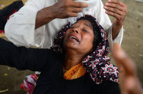 Bangladesh: survivor found in rubble 17 days after building collapse