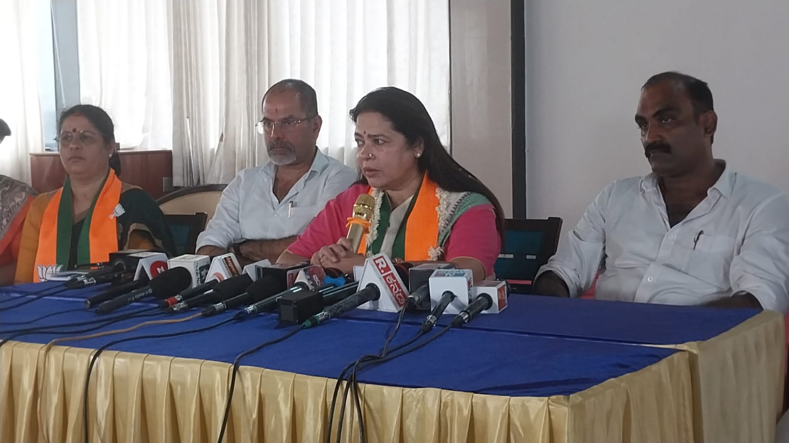 Congress conspiring to divide the country again on the based religion, caste and geographical considerations : Union Minister for External Affairs Mrs. Meenakshi Lekhi