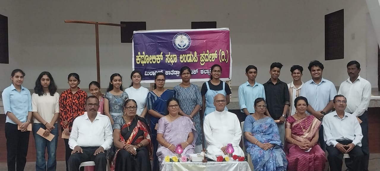 Catholic Sabha Milagres unit distributes Prathiba Purashkar and felicitates Rajyotsava award winner Catholic Sabha Milagres unit distributes Prathiba Purashkar and felicitates Rajyotsava award winner