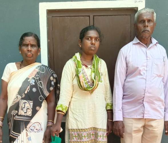 ರಕ್ಷಿಸಲ್ಪಟ್ಟ ಮಹಿಳೆ ಹೆತ್ತವರ  ವಶಕ್ಕೆ ರಕ್ಷಿಸಲ್ಪಟ್ಟ ಮಹಿಳೆ ಹೆತ್ತವರ  ವಶಕ್ಕೆ