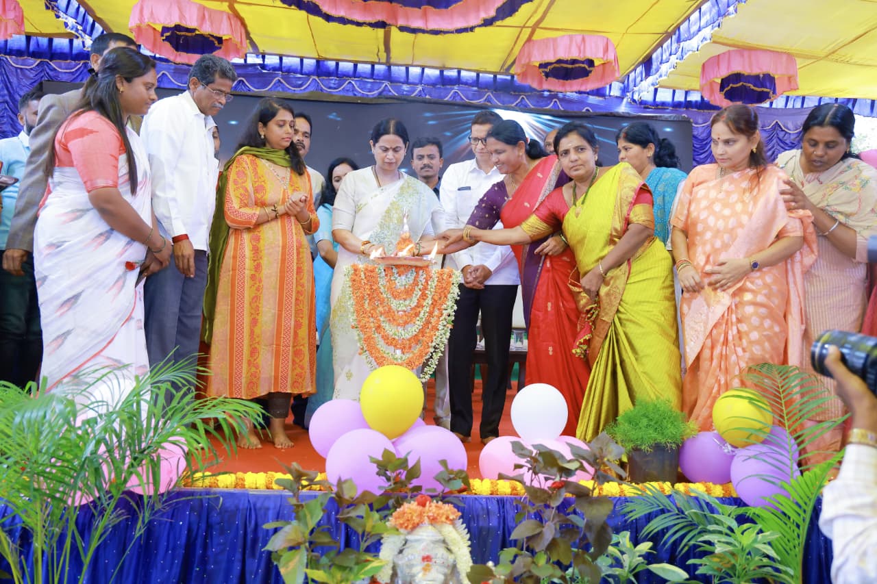 ಮಹಿಳೆಯರಿಗೆ ಹೆಚ್ಚಿನ ಸಹಾಯ ಮಾಡಲು ಗೃಹಲಕ್ಷ್ಮೀ ಬ್ಯಾಂಕ್ ಸ್ಥಾಪನೆ: ಸಚಿವೆ ಲಕ್ಷ್ಮೀ ಹೆಬ್ಬಾಳಕರ್ ಮಹಿಳೆಯರಿಗೆ ಹೆಚ್ಚಿನ ಸಹಾಯ ಮಾಡಲು ಗೃಹಲಕ್ಷ್ಮೀ ಬ್ಯಾಂಕ್ ಸ್ಥಾಪನೆ: ಸಚಿವೆ ಲಕ್ಷ್ಮೀ ಹೆಬ್ಬಾಳಕರ್