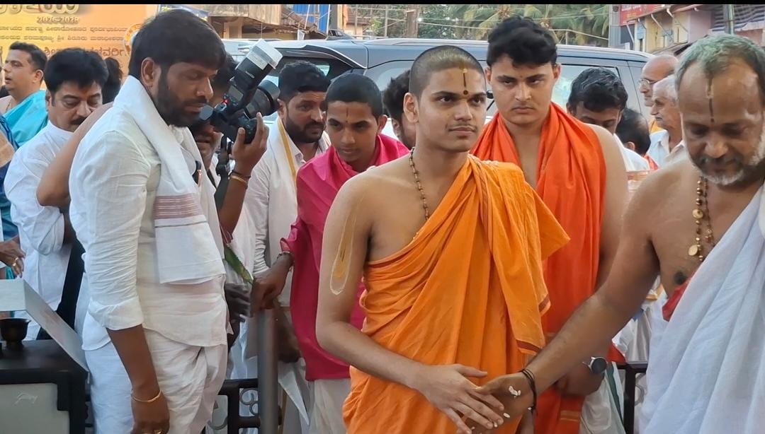 ಅಲೆವೂರಿನಲ್ಲಿ ಶೀರೂರು ಶ್ರೀಗಳಿಗೆ ಹುಟ್ಟೂರ ಸನ್ಮಾನ ಅಲೆವೂರಿನಲ್ಲಿ ಶೀರೂರು ಶ್ರೀಗಳಿಗೆ ಹುಟ್ಟೂರ ಸನ್ಮಾನ