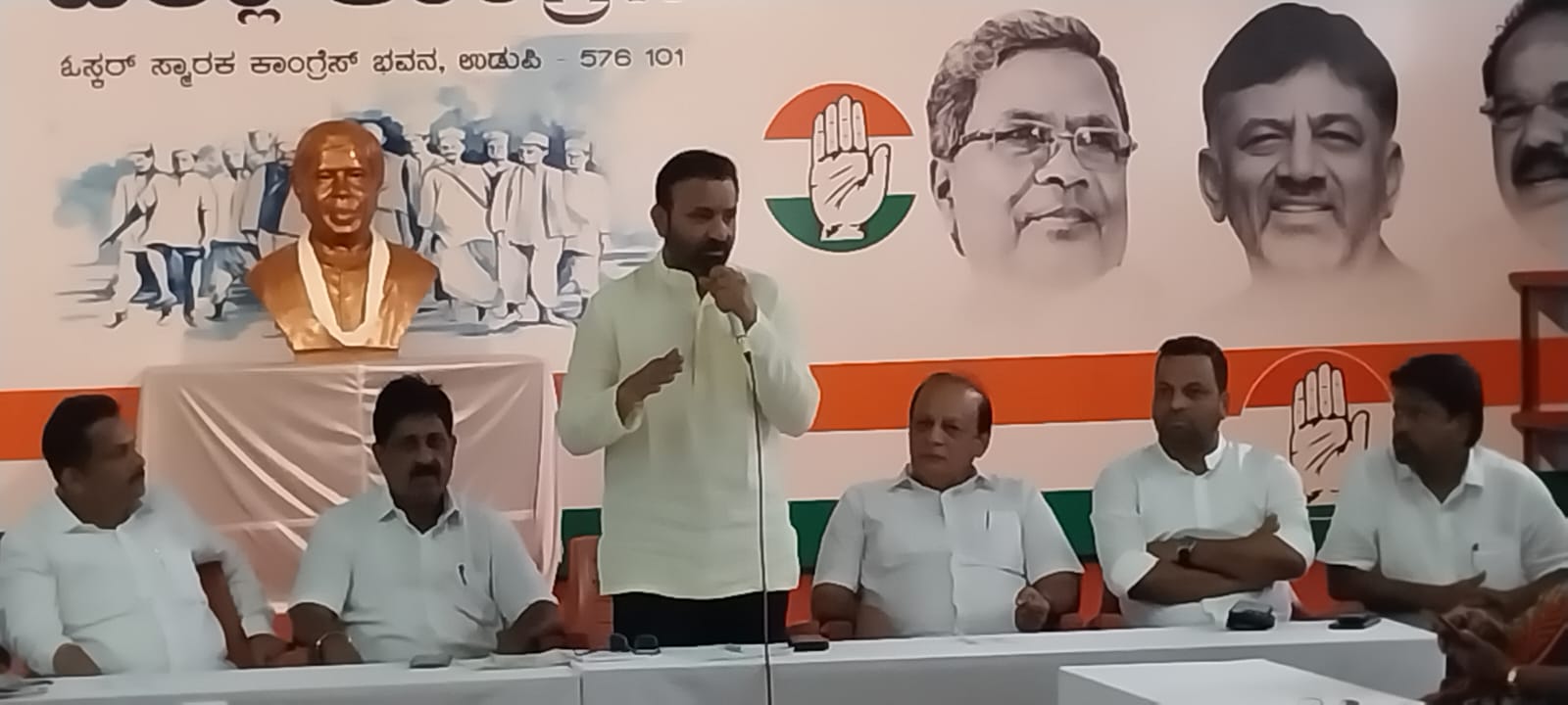 The Congress workers should work with unity to win the forthcoming election - Santhosh Lad, Minister for Labor