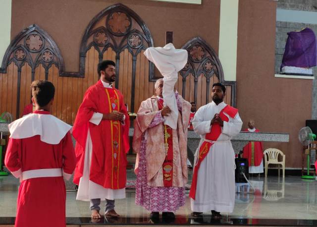 Bishop Francis Serrao SJ led the Good Friday Service at Sacred Heart Cathedral, Shivamogga