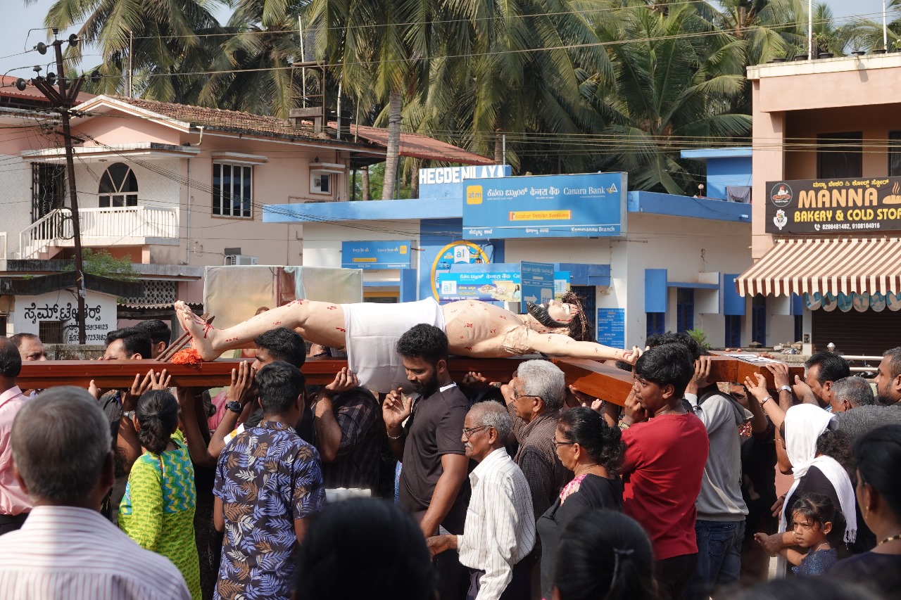 An Open ground ‘Way of the Cross’ observed in St. Theres’s Church, Kammannu. An Open ground ‘Way of the Cross’ observed in St. Theres’s Church, Kammannu.