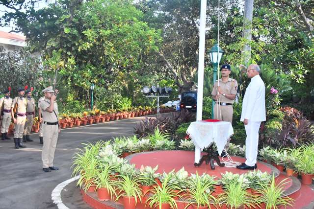 Governor Ramesh Bais hoists national flag at Raj Bhavan