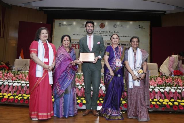 Jeevan Ratan Sanmaan to Sandip Soparrkar Jeevan Ratan Sanmaan to Sandip Soparrkar