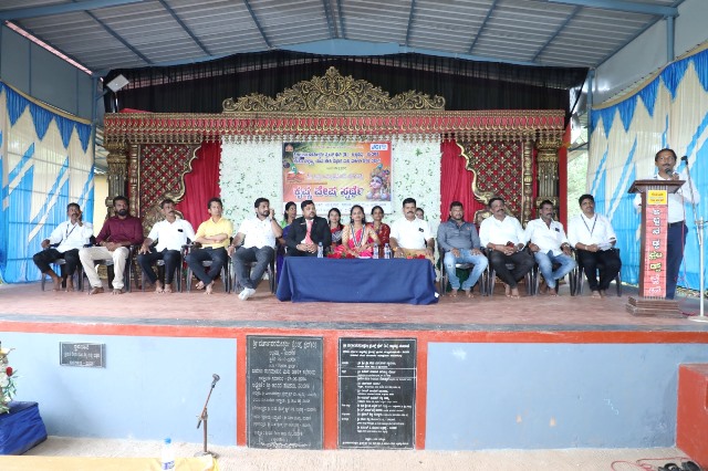 ಅಬ್ಬನಡ್ಕದಲ್ಲಿ ಕೃಷ್ಣವೇಷ ಸ್ಪರ್ಧೆ ಬಹುಮಾನ ವಿತರಣಾ ಸಮಾರಂಭ - 110 ಮಕ್ಕಳು ಸ್ಪರ್ಧೆಯಲ್ಲಿ ಭಾಗಿ ಅಬ್ಬನಡ್ಕದಲ್ಲಿ ಕೃಷ್ಣವೇಷ ಸ್ಪರ್ಧೆ ಬಹುಮಾನ ವಿತರಣಾ ಸಮಾರಂಭ - 110 ಮಕ್ಕಳು ಸ್ಪರ್ಧೆಯಲ್ಲಿ ಭಾಗಿ