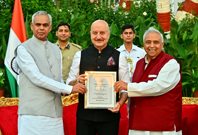 Anupam Kher Conferred with the DAV Ratna Award by the Governor Anupam Kher Conferred with the DAV Ratna Award by the Governor