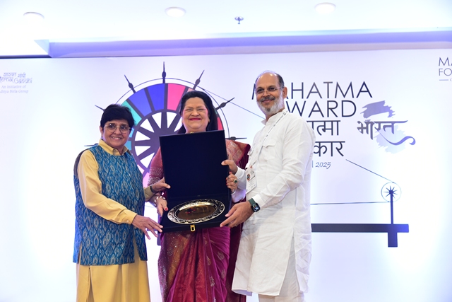Dr. Grace Pinto honoured with the Mahatma Award 2025 Dr. Grace Pinto honoured with the Mahatma Award 2025