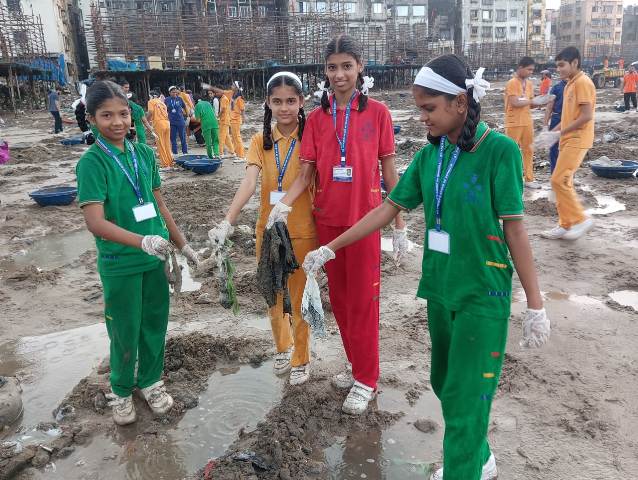 Ryan and St. Xavier’s Schools Join Versova Beach Cleanup Ryan and St. Xavier’s Schools Join Versova Beach Cleanup