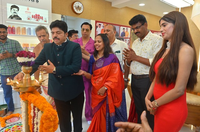 ಮಂಗಳೂರುನಲ್ಲಿ ಶಿವಾ’ಸ್ ಸಿಗ್ನೇಚರ್ ಫ್ಯಾಮಿಲಿ ಸಲೂನ್ನ ದ್ವಿತೀಯ ಶಾಖೆ ಉದ್ಘಾಟನೆ ಮಂಗಳೂರುನಲ್ಲಿ ಶಿವಾ’ಸ್ ಸಿಗ್ನೇಚರ್ ಫ್ಯಾಮಿಲಿ ಸಲೂನ್ನ ದ್ವಿತೀಯ ಶಾಖೆ ಉದ್ಘಾಟನೆ