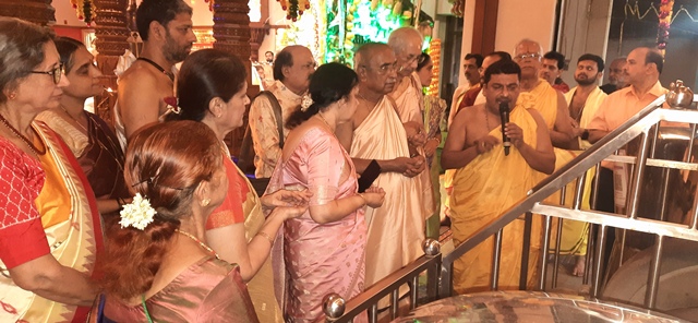 ಗೋಕುಲದಲ್ಲಿ ಅತ್ಯಂತ ವಿಜೃಂಭಣೆಯಿಂದ ವೈಭವೀಕರಿಸಿದ ಕಾರ್ತಿಕ ದೀಪೋತ್ಸವ ಗೋಕುಲದಲ್ಲಿ ಅತ್ಯಂತ ವಿಜೃಂಭಣೆಯಿಂದ ವೈಭವೀಕರಿಸಿದ ಕಾರ್ತಿಕ ದೀಪೋತ್ಸವ