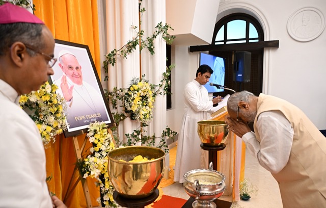 Maharashtra Governor pays tribute to Pope Francis Maharashtra Governor pays tribute to Pope Francis