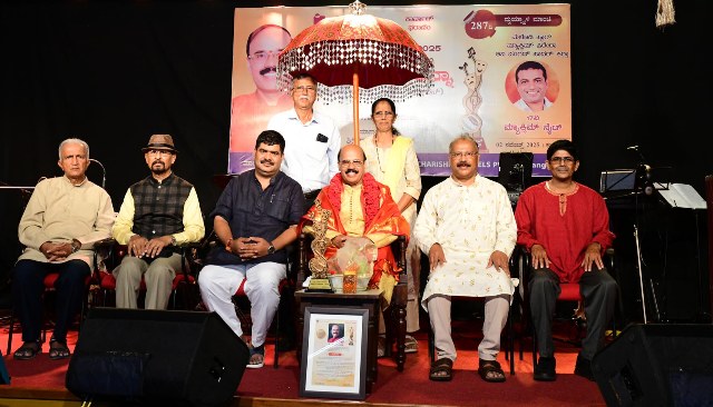 MLA Vedavyas Kamath, while presenting the 21st Kalakar Puraskar MLA Vedavyas Kamath, while presenting the 21st Kalakar Puraskar