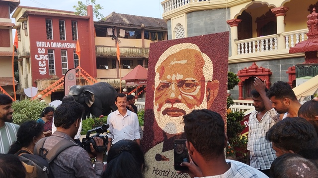 ಧಾನ್ಯ ಕಾಯ- ಮೋದಿಜಿಗೆ ವಿಶಿಷ್ಟ ರೀತಿಯ ಸ್ವಾಗತ ಧಾನ್ಯ ಕಾಯ- ಮೋದಿಜಿಗೆ ವಿಶಿಷ್ಟ ರೀತಿಯ ಸ್ವಾಗತ
