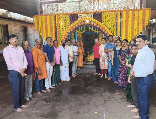 ಕಾಪು: ಧರ್ಮಪಾಲ ದೇವಾಡಿಗ ಪರಿವಾರ ಪೂರೈಸಿದ ಹರಕೆ ಮಾರಿಪೂಜೆ ಕಾಪು: ಧರ್ಮಪಾಲ ದೇವಾಡಿಗ ಪರಿವಾರ ಪೂರೈಸಿದ ಹರಕೆ ಮಾರಿಪೂಜೆ