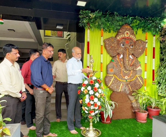 ಕೃಷ್ಣನಗರಿಯಲ್ಲಿ ಮೂಡಿಬಂದ ಗೆರಟೆಕಾಯ ಗಣೇಶ ಕೃಷ್ಣನಗರಿಯಲ್ಲಿ ಮೂಡಿಬಂದ ಗೆರಟೆಕಾಯ ಗಣೇಶ