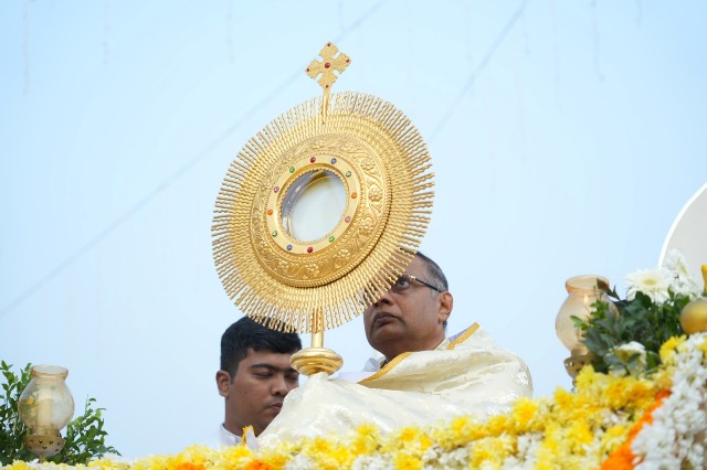 Thousands Join Solemn Eucharistic Procession in Mangaluru; Bishop Unveils 2026 as ‘Year of Children’ Thousands Join Solemn Eucharistic Procession in Mangaluru; Bishop Unveils 2026 as ‘Year of Children’