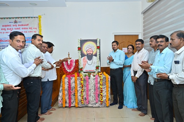 ಬಂಜಾರ ಸಮುದಾಯಕ್ಕೆ ಜ್ಞಾನದ ಬೆಳಕನ್ನು ನೀಡಿದವರು ಸಂತ ಸೇವಾಲಾಲರು : ಎಂ ಎ ಗಫೂರ್ ಬಂಜಾರ ಸಮುದಾಯಕ್ಕೆ ಜ್ಞಾನದ ಬೆಳಕನ್ನು ನೀಡಿದವರು ಸಂತ ಸೇವಾಲಾಲರು : ಎಂ ಎ ಗಫೂರ್