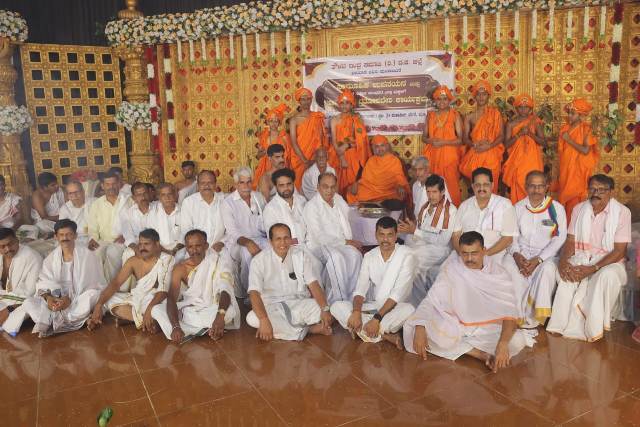 ಸಮಾಜದ ಸಮಗ್ರತೆ ಇಂದಿನ ತುರ್ತು ಅವಶ್ಯಕತೆ : ಮೂಡಬಿದ್ರೆ ಶ್ರೀಗಳು ಸಮಾಜದ ಸಮಗ್ರತೆ ಇಂದಿನ ತುರ್ತು ಅವಶ್ಯಕತೆ : ಮೂಡಬಿದ್ರೆ ಶ್ರೀಗಳು