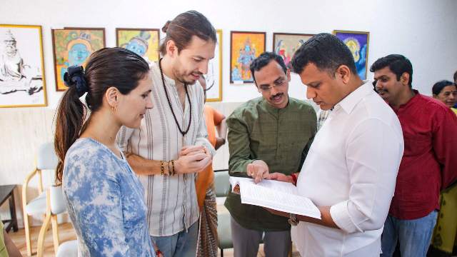 ವಿದೇಶಿಯರು ಆಯುರ್ವೇದ ವೈದ್ಯ ವ್ಯವಸ್ಥೆಯನ್ನು ಸ್ವೀಕರಿಸುತ್ತಿರುವುದು ನಮ್ಮ ಗೌರವ: ಕ್ಯಾಪ್ಟನ್ ಬ್ರಿಜೇಶ್ ಚೌಟ ವಿದೇಶಿಯರು ಆಯುರ್ವೇದ ವೈದ್ಯ ವ್ಯವಸ್ಥೆಯನ್ನು ಸ್ವೀಕರಿಸುತ್ತಿರುವುದು ನಮ್ಮ ಗೌರವ: ಕ್ಯಾಪ್ಟನ್ ಬ್ರಿಜೇಶ್ ಚೌಟ