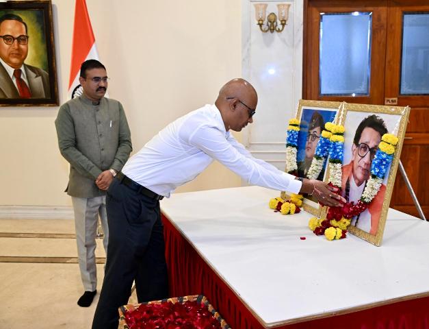 Lok Bhavan offers tribute to Netaji Subhas Chandra Bose Lok Bhavan offers tribute to Netaji Subhas Chandra Bose