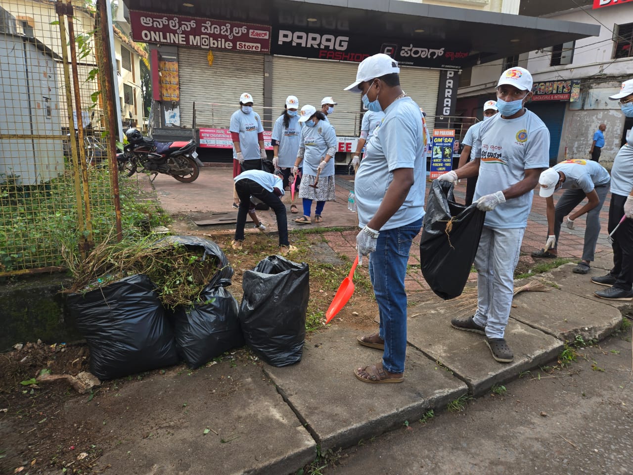 ನಾವು ಮುಂದಿನ ಪೀಳಿಗೆಗೆ ನೀಡುವ ಅತ್ಯುತಮ ಕೊಡುಗೆ ಎಂದರೆ ಸ್ವಚ್ಛ ಪರಿಸರ : ಡಾ. ಎಸ್. ಆರ್. ಹರೀಶ್ ಆಚಾರ್ಯ ನಾವು ಮುಂದಿನ ಪೀಳಿಗೆಗೆ ನೀಡುವ ಅತ್ಯುತಮ ಕೊಡುಗೆ ಎಂದರೆ ಸ್ವಚ್ಛ ಪರಿಸರ : ಡಾ. ಎಸ್. ಆರ್. ಹರೀಶ್ ಆಚಾರ್ಯ