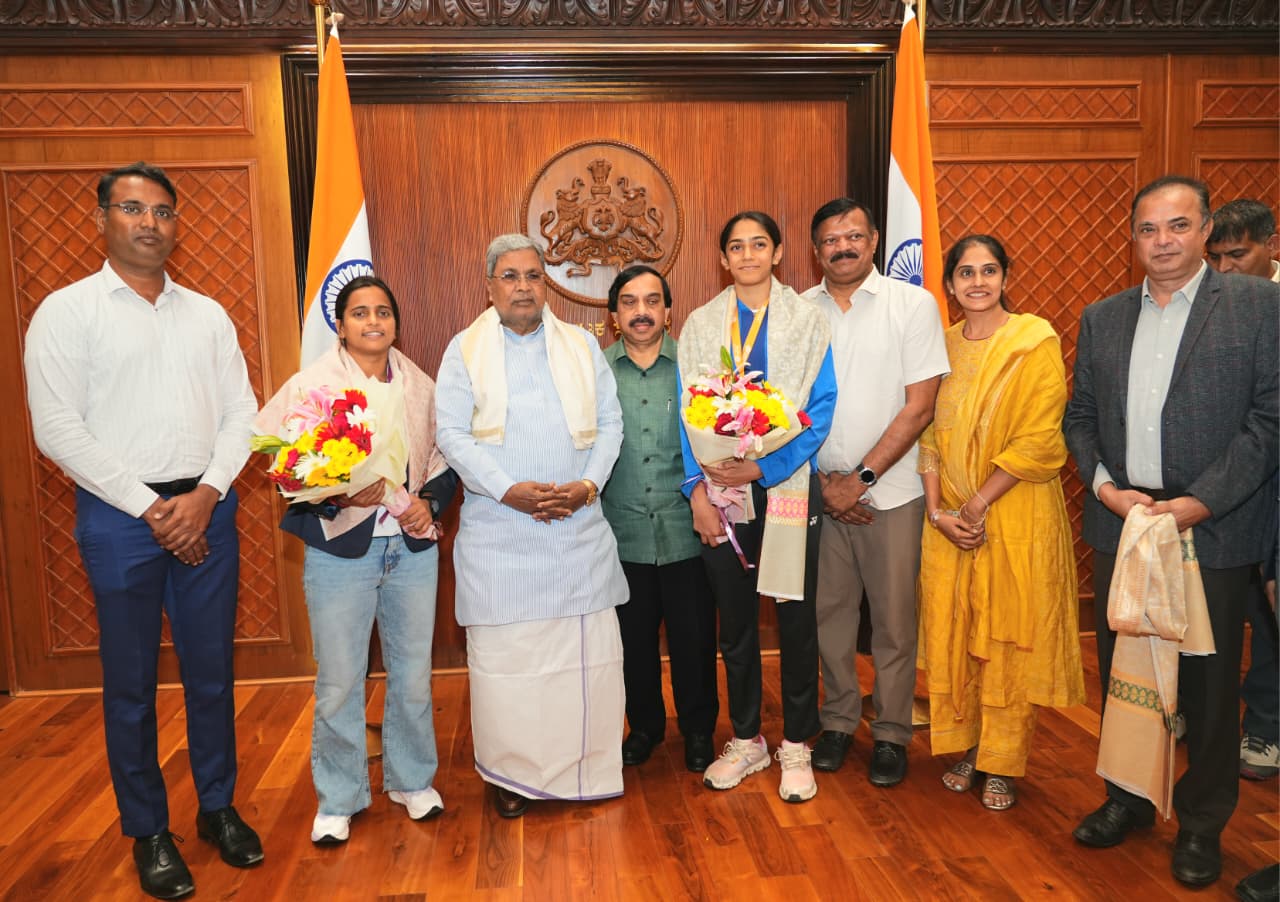 CM Honours State’s Sportswomen, Announces Rs 5 Lakh Prize Each CM Honours State’s Sportswomen, Announces Rs 5 Lakh Prize Each