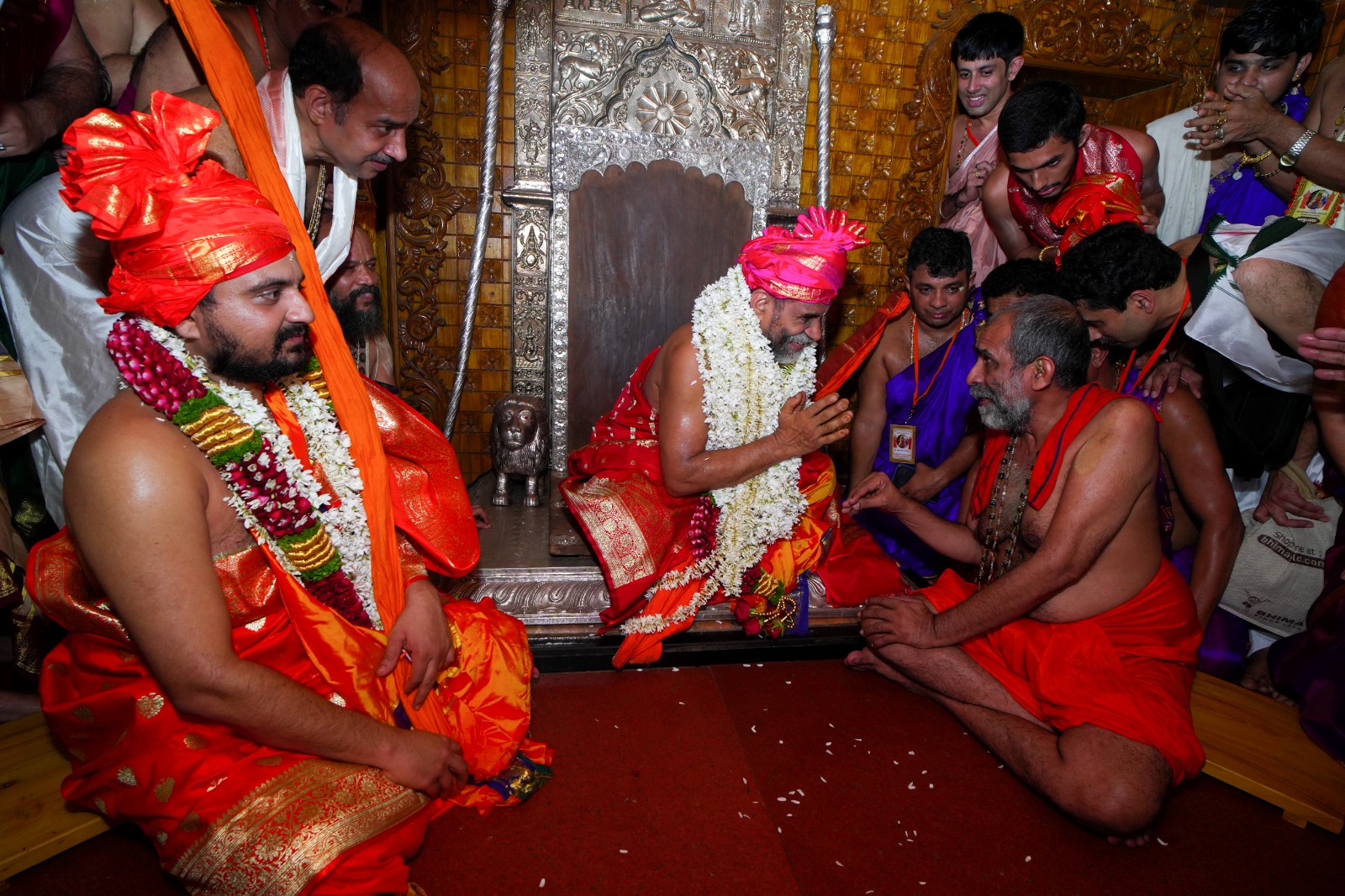 Sri Sugenendra Theertha Swamiji of Puttige Math Ascends Paryaya Peeta with tradition and devotion