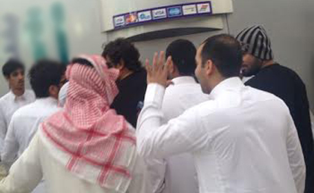Saudi ATM runs amok: Cops control stampede for extra cash