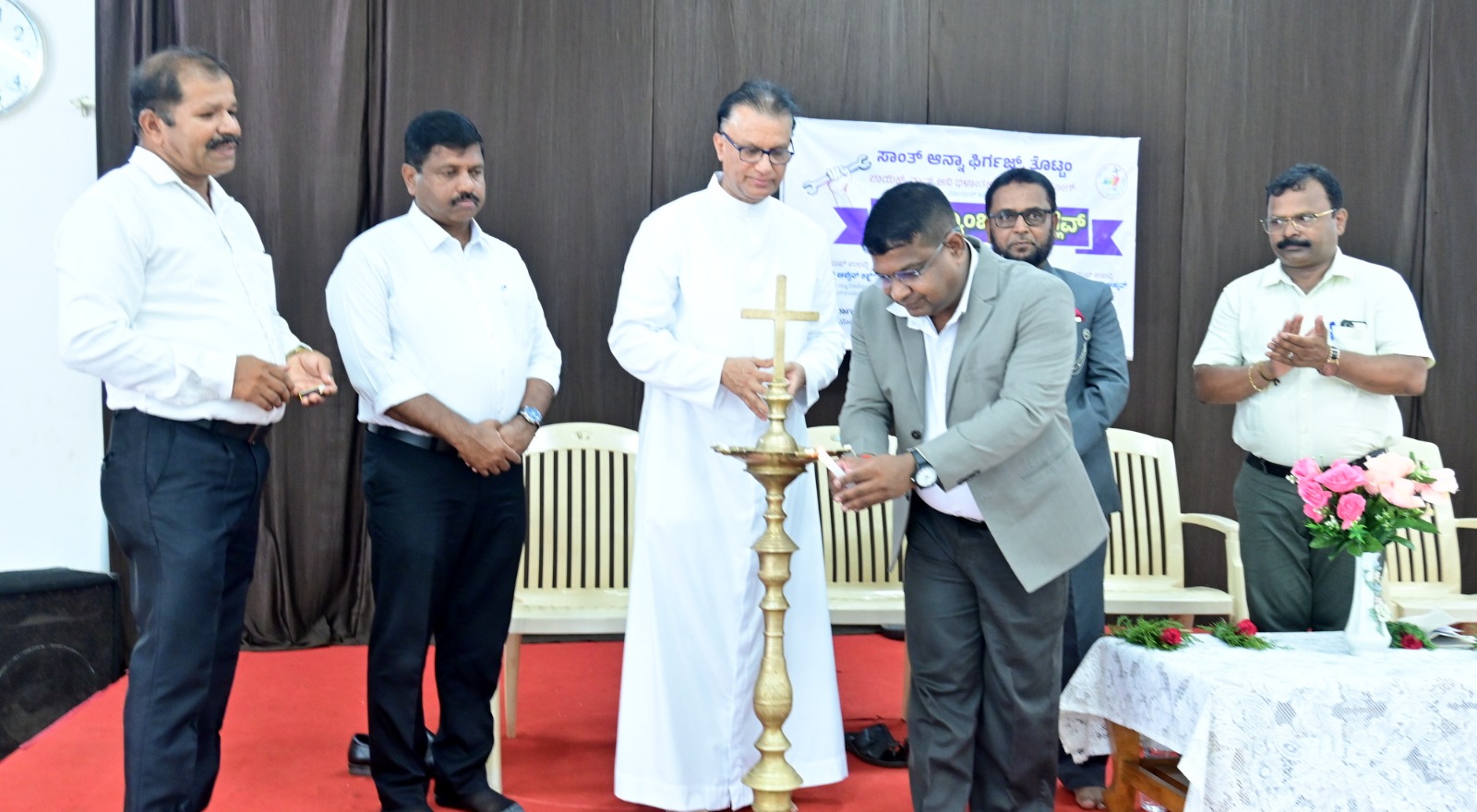 ಬೆಂಕಿ ನಂದಿಸುವ ಮುಖಾಂತರ ತಪ್ಪಿಸಿದ ಅನಾಹುತ