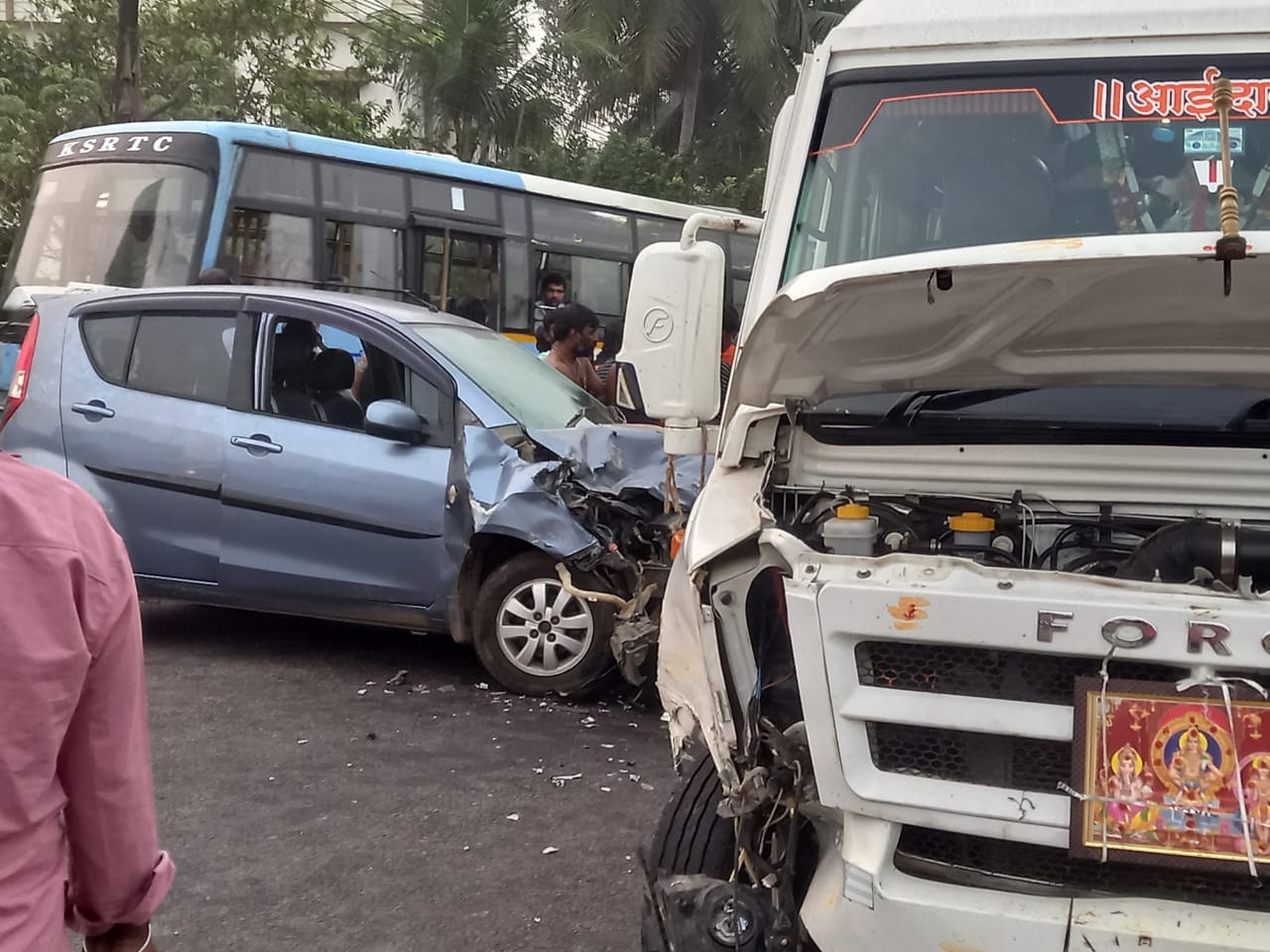 ಪರ್ಕಳ.. ಮಂಜು ಮುಸುಕಿನ ವಾತಾವರಣ ಅಪಘಾತ.. ರಿಡ್ಸ್ ಕಾರ್ ಜಖಮ್. ಪರ್ಕಳ.. ಮಂಜು ಮುಸುಕಿನ ವಾತಾವರಣ ಅಪಘಾತ.. ರಿಡ್ಸ್ ಕಾರ್ ಜಖಮ್.