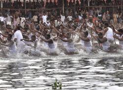 Kerala’s Nehru Boat Race enthrals thousands