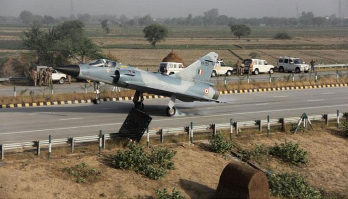 India air force lands fighter jet on Yamuna expressway